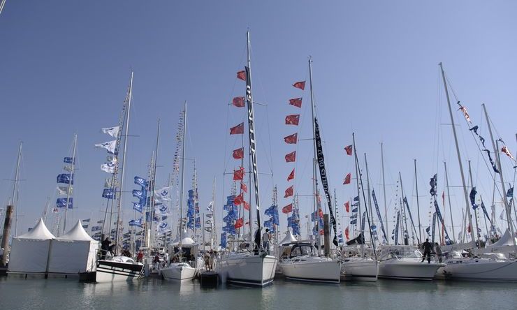 Clipper Yacht Race: Sailing in Close Proximity
