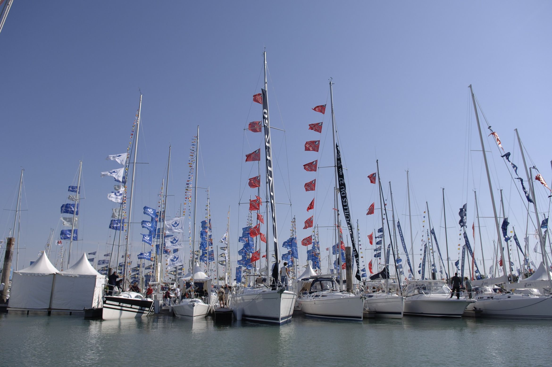 Clipper Yacht Race: Sailing in Close Proximity