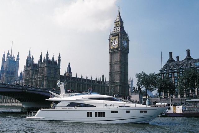 24m-luxury-motor-yacht-Squadron-78-Custom-by-Fairline-to-be-showcased-at-London-Boat-Show-2013-665x447