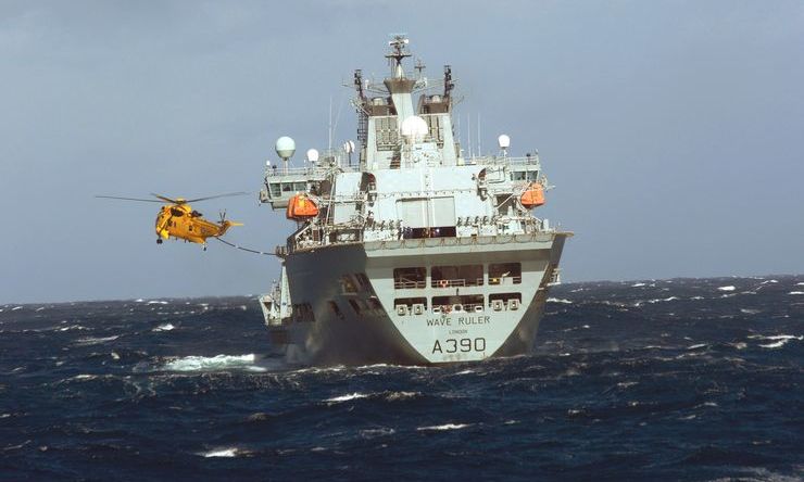 rfa-wave-ruler-conducts-helicopter-inflight-refuelling-with