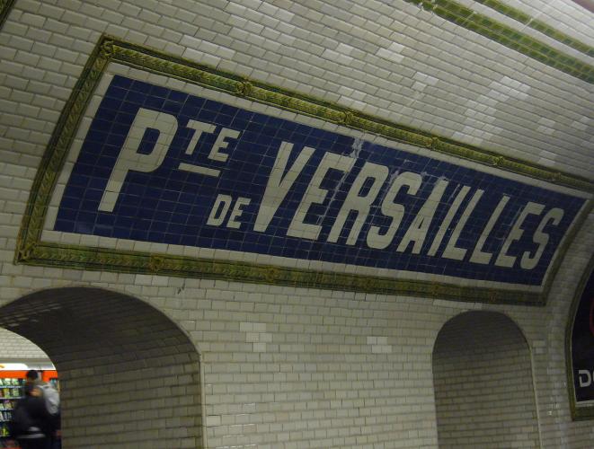 1280px-Metro_-_Paris_-_Ligne_12_-_Porte_de_Versailles_%283%29
